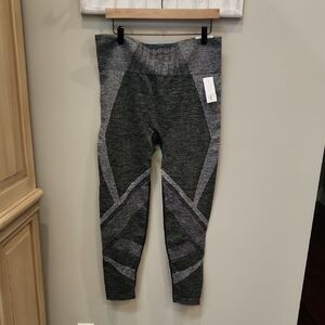 NWT LIVI ACTIVE ladies  Gray Geometric  Performance Leggings Sz 18/20